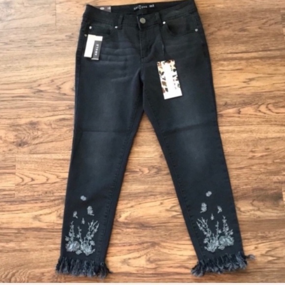 Denim - Raw Hem Ankle Jeans Black